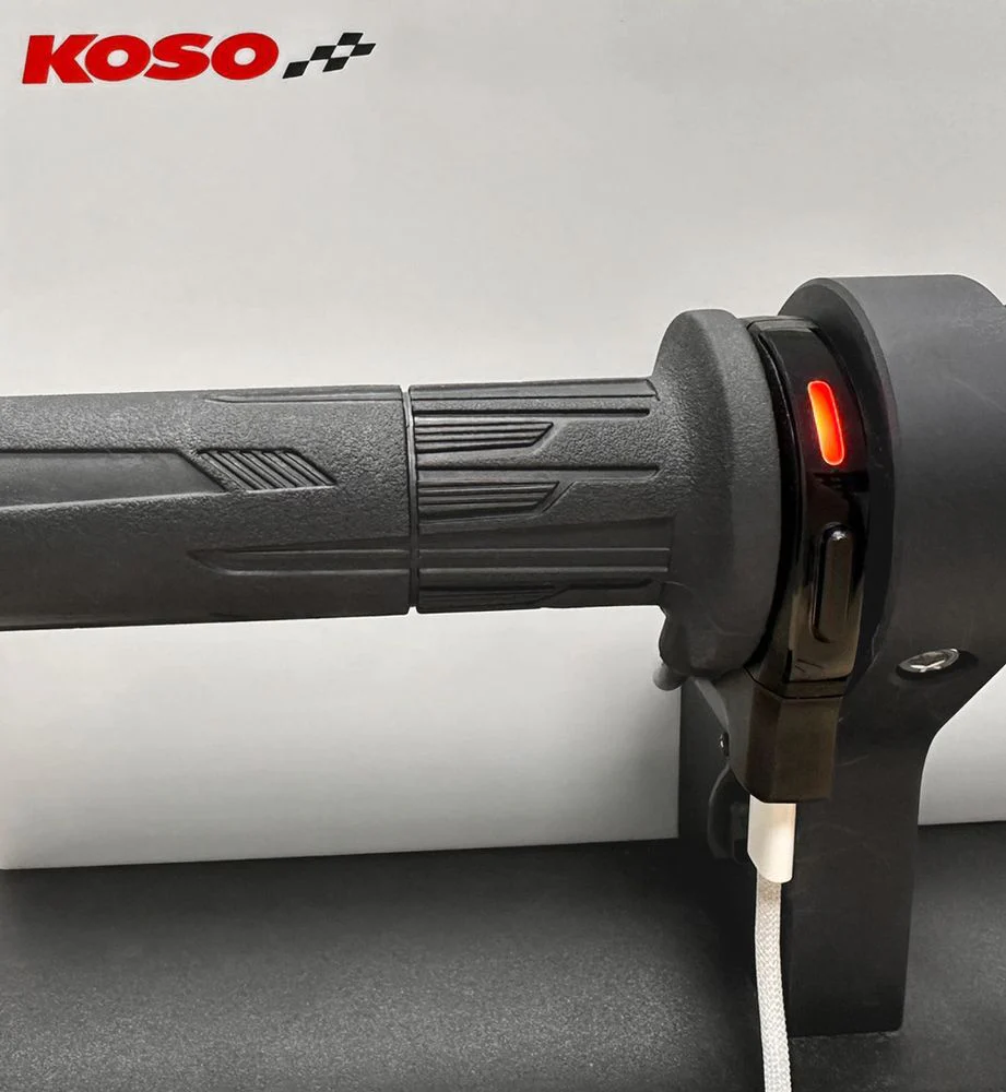 KOSO Daumenschalter mit USB-C Ladegerät Anschluss - Image 4